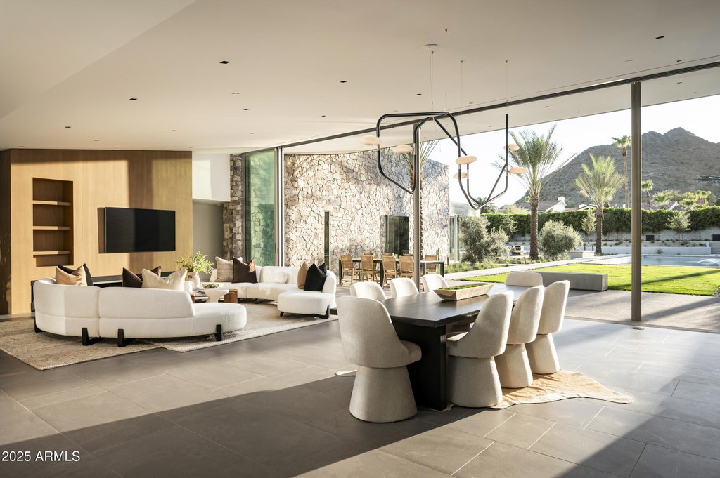 Paradise Valley, Arizona, 85253, United States, 5 Bedrooms Bedrooms, ,6 BathroomsBathrooms,Residential,Forsale,2000265