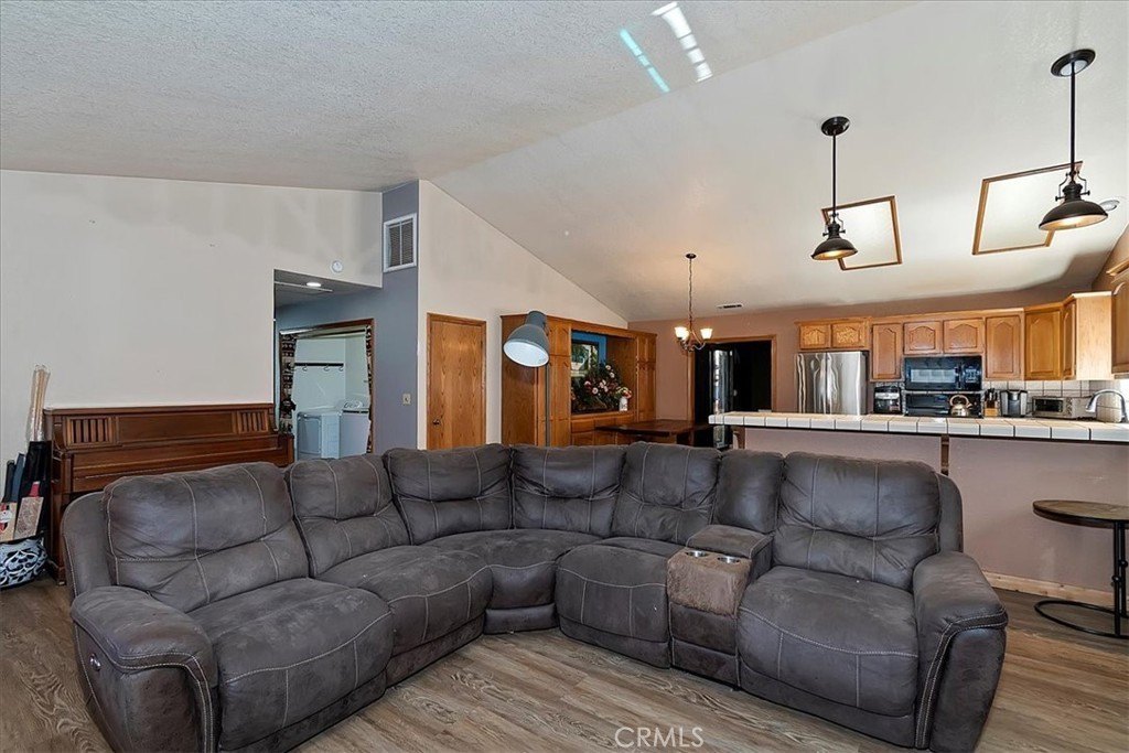 Big Bear, California, 92314, United States, 4 Bedrooms Bedrooms, ,2 BathroomsBathrooms,Residential,Forsale,1992749