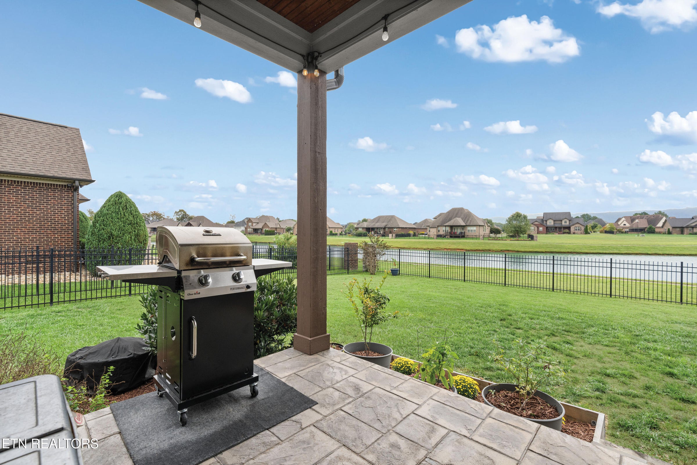 Maryville, Tennessee, 37804, United States, 4 Bedrooms Bedrooms, ,2 BathroomsBathrooms,Residential,Forsale,1973599