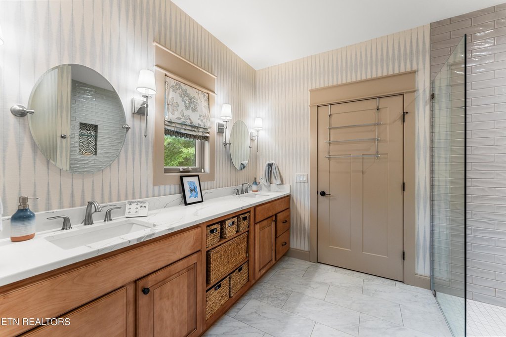 Crossville, Tennessee, 38558, United States, 4 Bedrooms Bedrooms, ,3 BathroomsBathrooms,Residential,Forsale,1952849