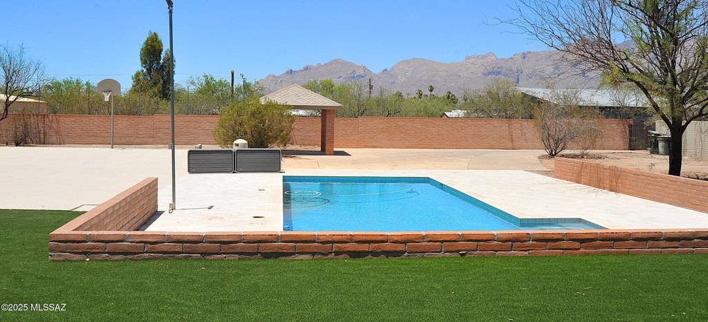 Tucson, Arizona, 85719, United States, 4 Bedrooms Bedrooms, ,5 BathroomsBathrooms,Residential,Forsale,1990105