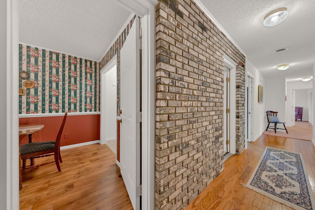 Sneedville, Tennessee, 37869, United States, 4 Bedrooms Bedrooms, ,3 BathroomsBathrooms,Residential,Forsale,1988736