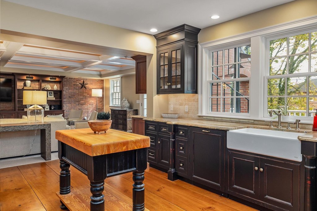 Portsmouth, New Hampshire, 03801, United States, 8 Bedrooms Bedrooms, ,8.5 BathroomsBathrooms,Residential,Forsale,2002395