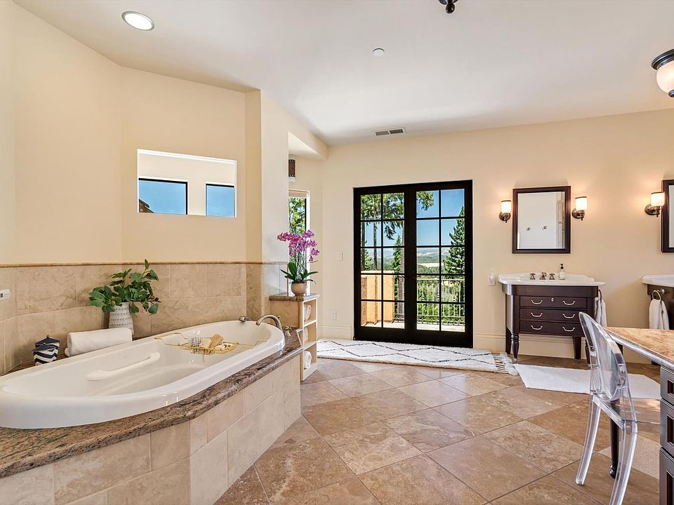 Healdsburg, California, 95448, United States, 3 Bedrooms Bedrooms, ,3.5 BathroomsBathrooms,Residential,Forsale,2014497