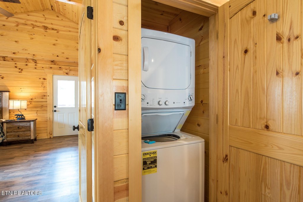 Gatlinburg, Tennessee, 37738, United States, 4 Bedrooms Bedrooms, ,4 BathroomsBathrooms,Residential,Forsale,1910238