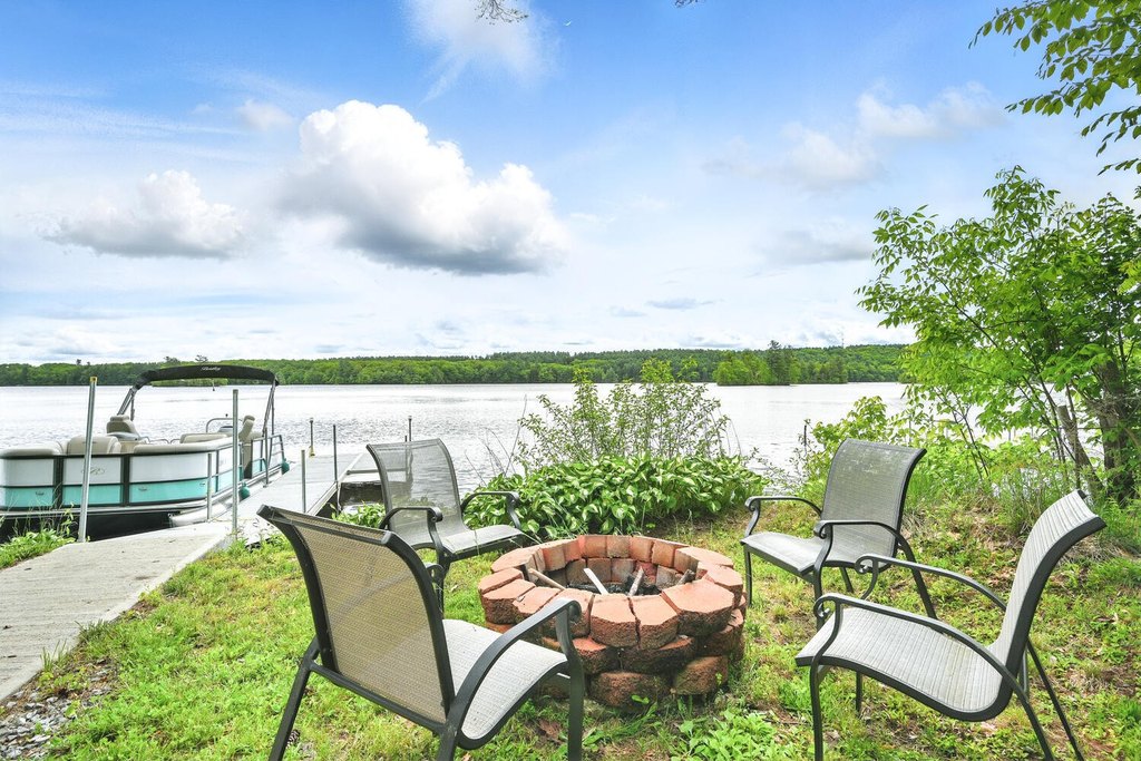 Monmouth, Maine, 04259, United States, 4 Bedrooms Bedrooms, ,3 BathroomsBathrooms,Residential,Forsale,2010606