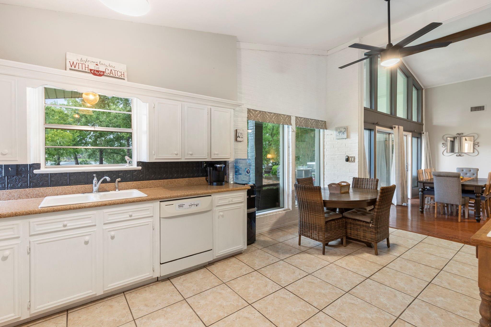 Huntsville, Texas, 77320, United States, 3 Bedrooms Bedrooms, ,3 BathroomsBathrooms,Residential,Forsale,1973441