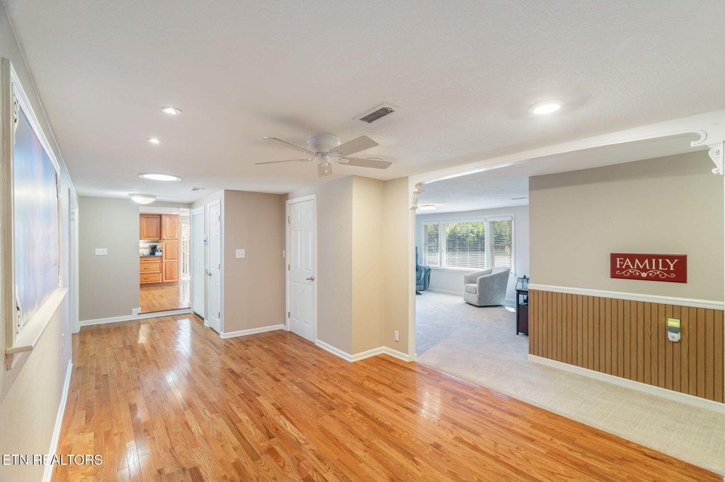 Lenoir City, Tennessee, 37772, United States, 3 Bedrooms Bedrooms, ,3 BathroomsBathrooms,Residential,Forsale,1973613