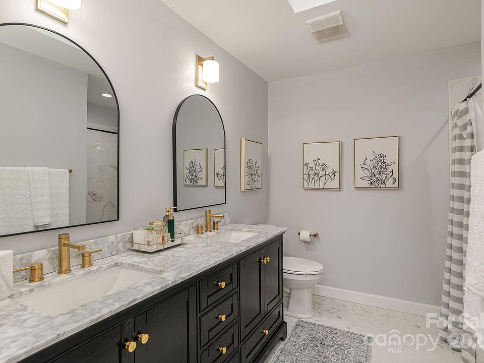 Flat Rock, North Carolina, 28731, United States, 3 Bedrooms Bedrooms, ,3 BathroomsBathrooms,Residential,Forsale,1985999