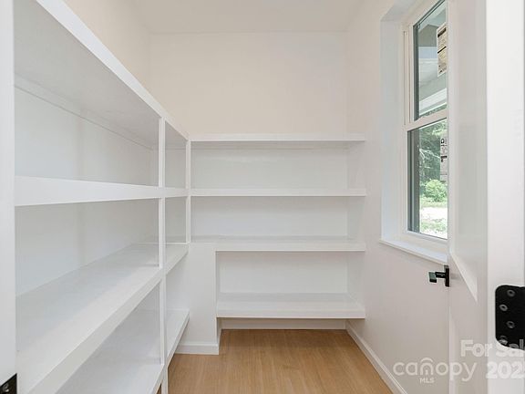 Flat Rock, North Carolina, 28731, United States, 3 Bedrooms Bedrooms, ,2 BathroomsBathrooms,Residential,Forsale,1985997