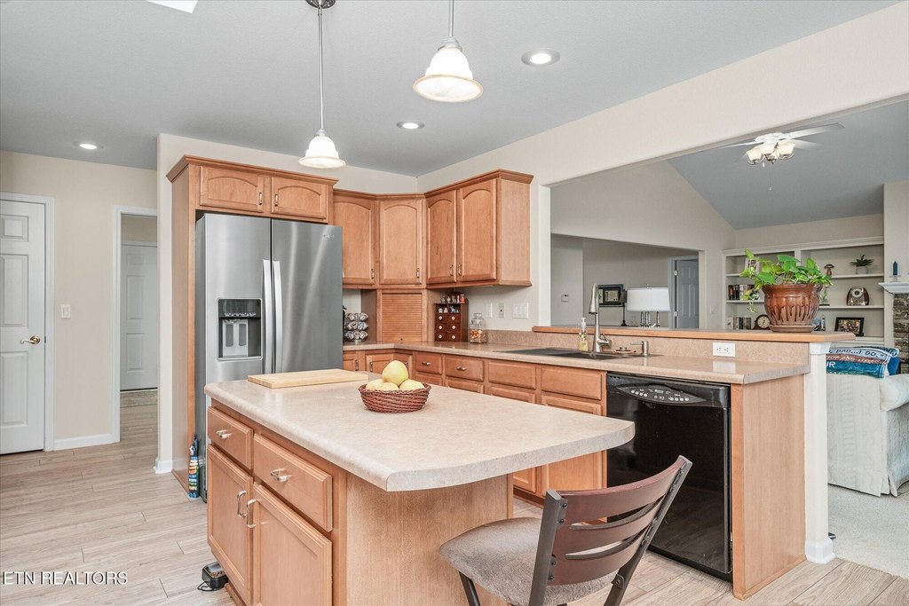 Crossville, Tennessee, 38558, United States, 3 Bedrooms Bedrooms, ,2 BathroomsBathrooms,Residential,Forsale,1953765