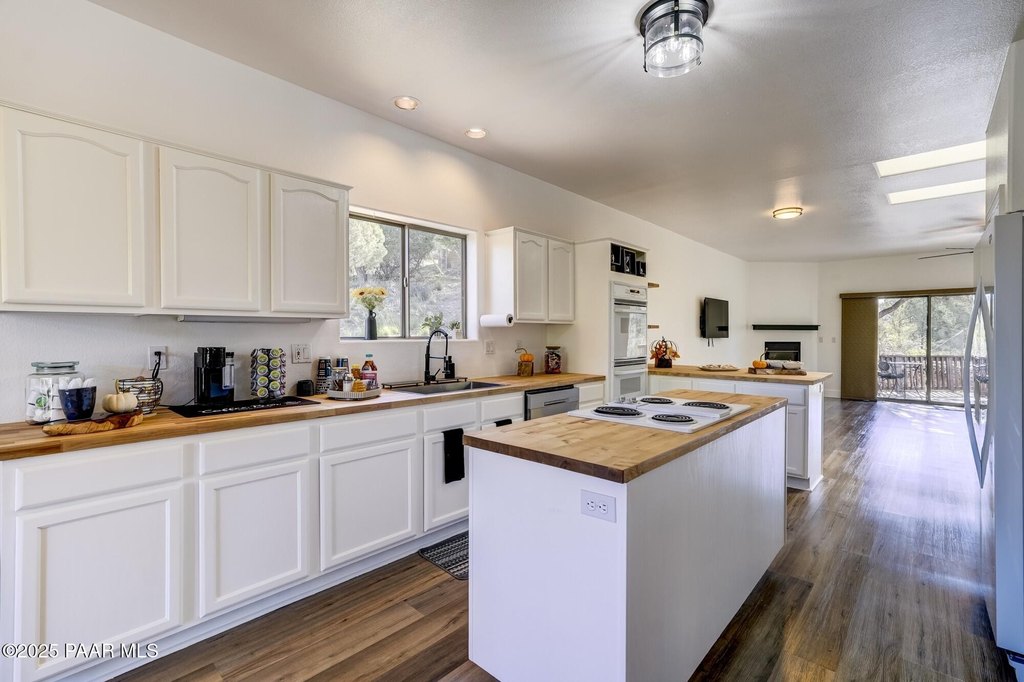 Prescott, Arizona, 86303, United States, 3 Bedrooms Bedrooms, ,2 BathroomsBathrooms,Residential,Forsale,1994061