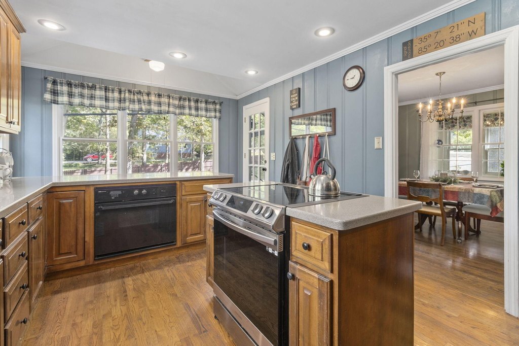 Signal Mountain, Tennessee, 37377, United States, 4 Bedrooms Bedrooms, ,2.5 BathroomsBathrooms,Residential,Forsale,2004666