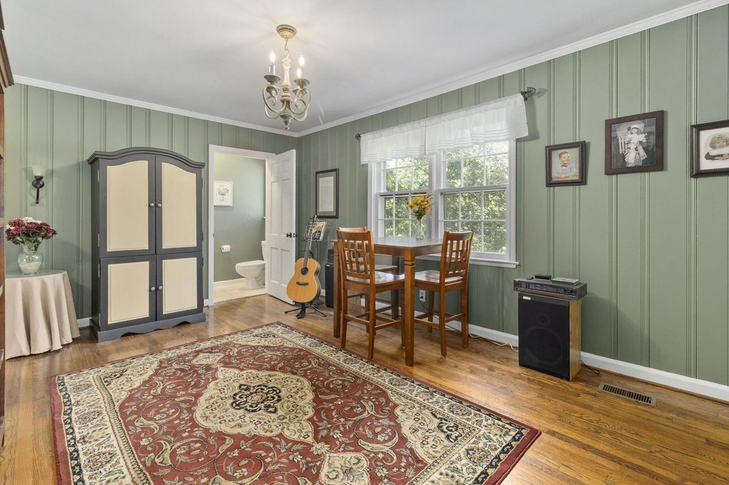 Signal Mountain, Tennessee, 37377, United States, 4 Bedrooms Bedrooms, ,2.5 BathroomsBathrooms,Residential,Forsale,2004666