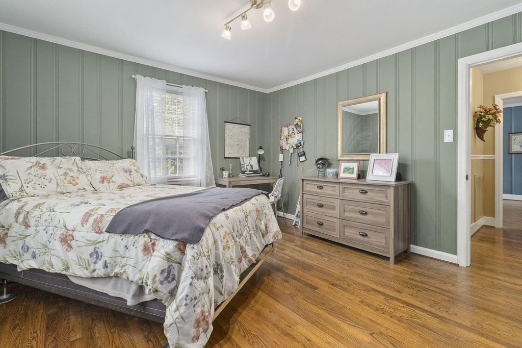 Signal Mountain, Tennessee, 37377, United States, 4 Bedrooms Bedrooms, ,2.5 BathroomsBathrooms,Residential,Forsale,2004666