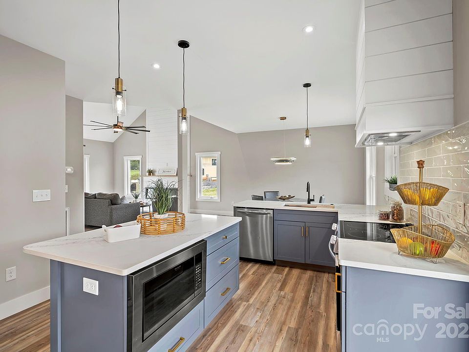 Asheville, North Carolina, 28806, United States, 3 Bedrooms Bedrooms, ,2 BathroomsBathrooms,Residential,Forsale,1986000