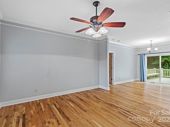 Hendersonville, North Carolina, 28739, United States, 3 Bedrooms Bedrooms, ,3 BathroomsBathrooms,Residential,Forsale,1986001