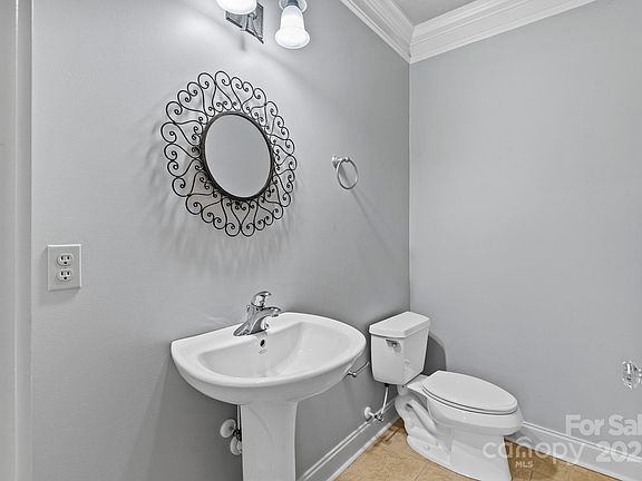 Hendersonville, North Carolina, 28739, United States, 3 Bedrooms Bedrooms, ,3 BathroomsBathrooms,Residential,Forsale,1986001