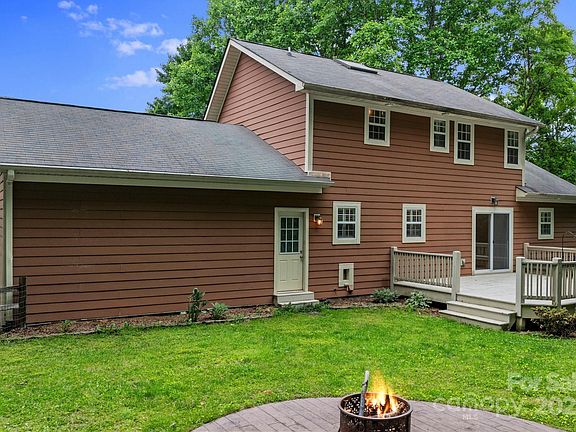 Hendersonville, North Carolina, 28739, United States, 3 Bedrooms Bedrooms, ,3 BathroomsBathrooms,Residential,Forsale,1986001