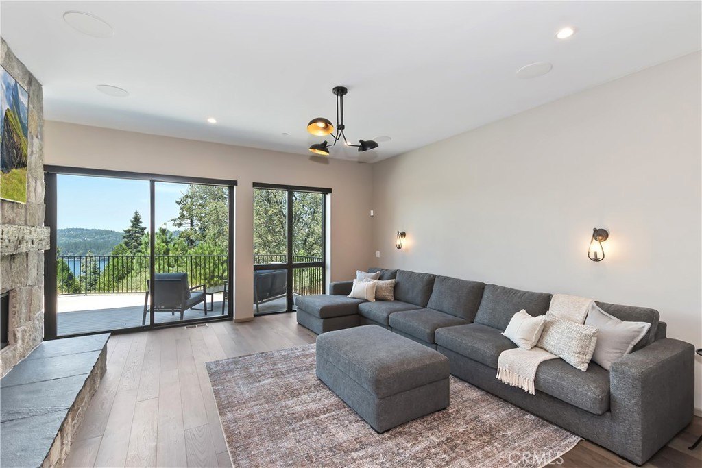 Lake Arrowhead, California, 92352, United States, 3 Bedrooms Bedrooms, ,2.5 BathroomsBathrooms,Residential,Forsale,2000287