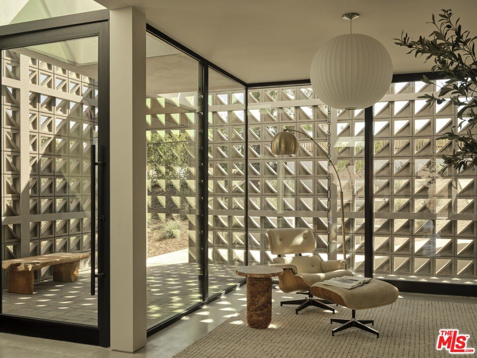 Malibu, California, 90265, United States, 4 Bedrooms Bedrooms, ,3.5 BathroomsBathrooms,Residential,Forsale,1922134