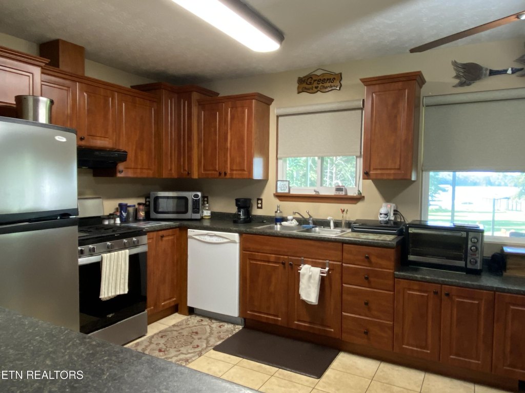 Spring City, Tennessee, 37381, United States, 3 Bedrooms Bedrooms, ,2 BathroomsBathrooms,Residential,Forsale,1952848