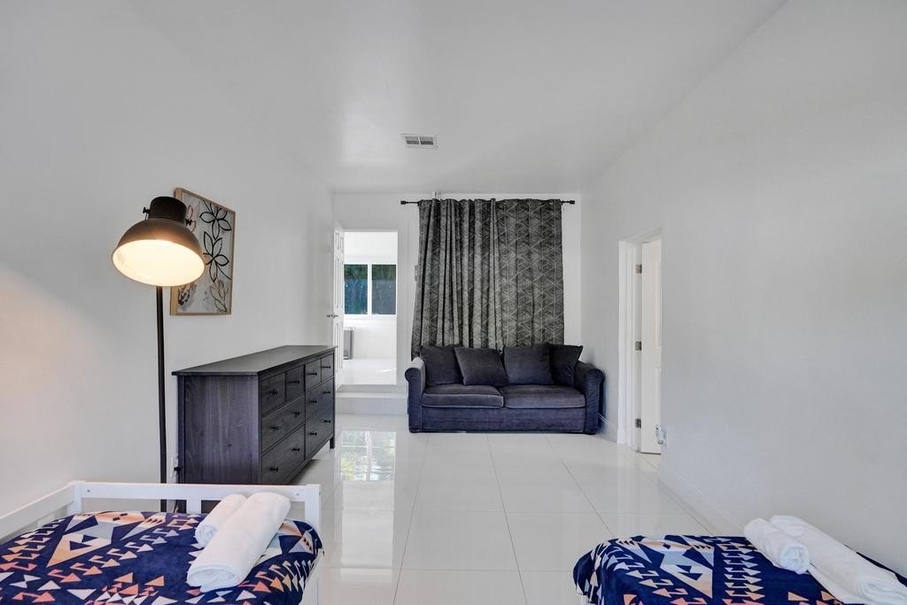 Miami, Florida, 33161, United States, 4 Bedrooms Bedrooms, ,3 BathroomsBathrooms,Residential,Forsale,1994092