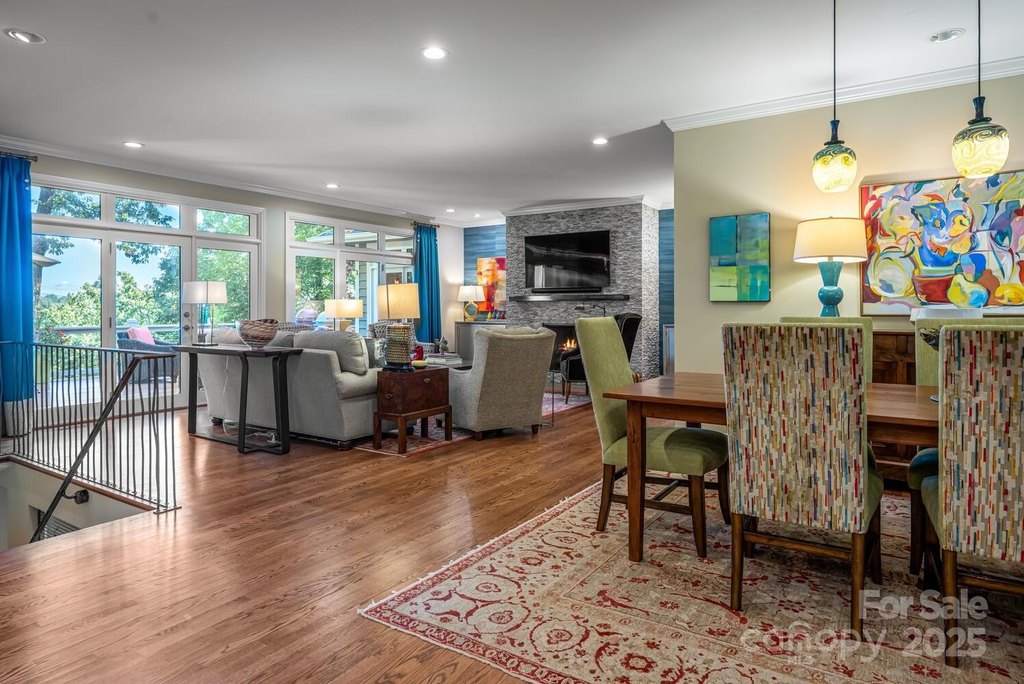 Flat Rock, North Carolina, 28731, United States, 3 Bedrooms Bedrooms, ,3.5 BathroomsBathrooms,Residential,Forsale,1985993