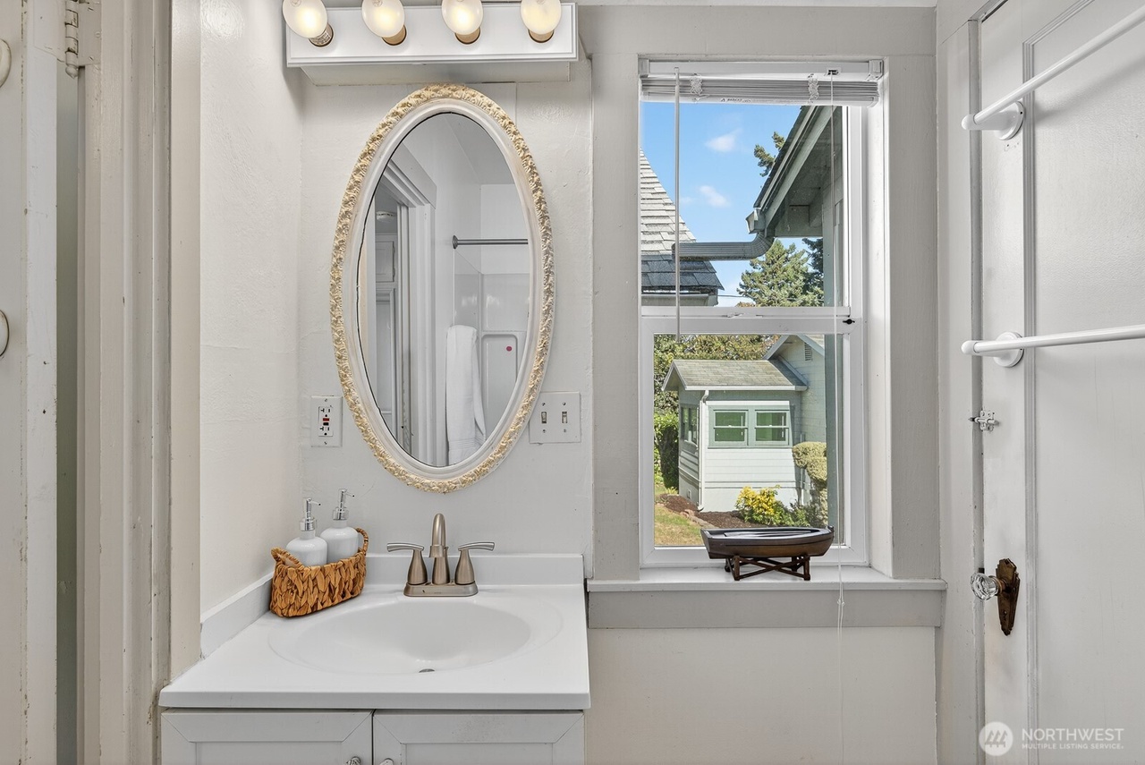 Anacortes, Washington, 98221, United States, 3 Bedrooms Bedrooms, ,2 BathroomsBathrooms,Residential,Forsale,1990712