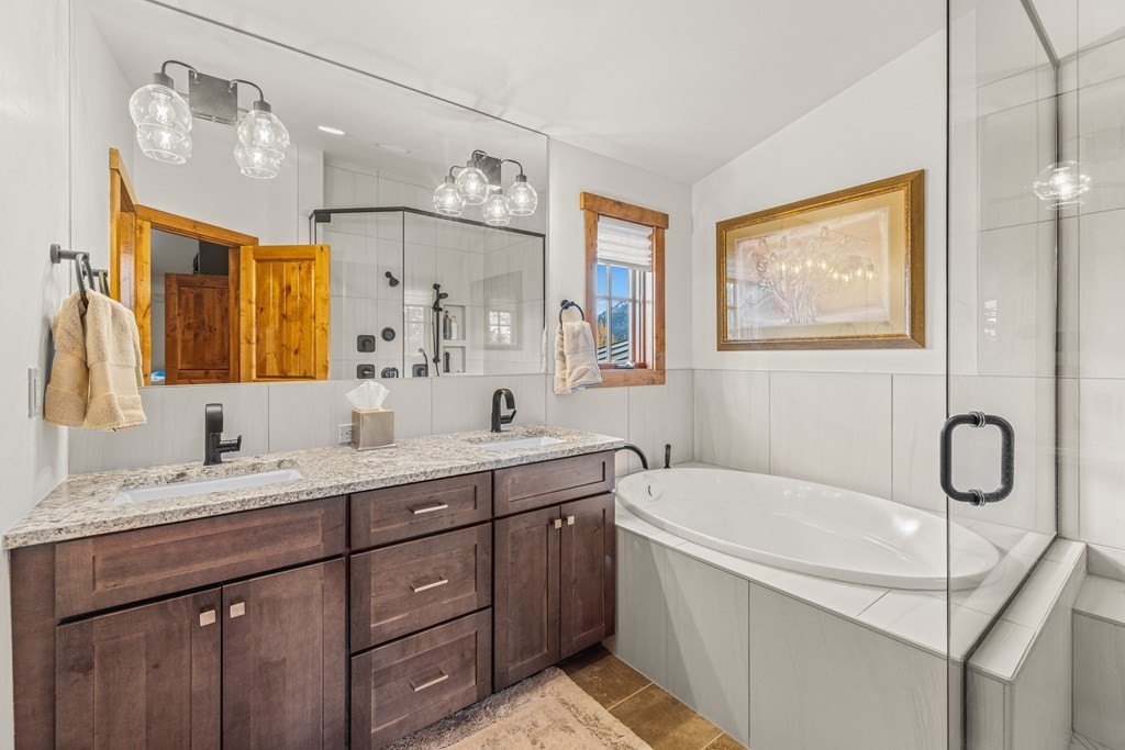 Donnelly, Idaho, 83615, United States, 4 Bedrooms Bedrooms, ,4 BathroomsBathrooms,Residential,Forsale,1996709