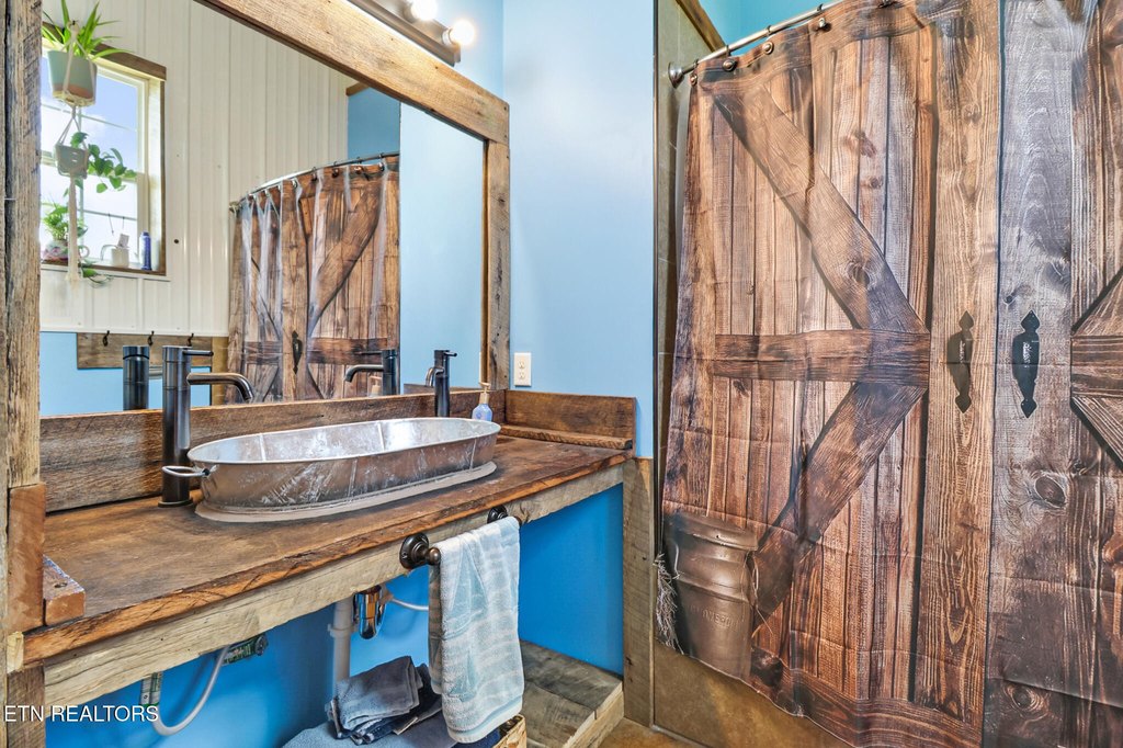 Crossville, Tennessee, 38571, United States, 3 Bedrooms Bedrooms, ,2.5 BathroomsBathrooms,Residential,Forsale,1907865