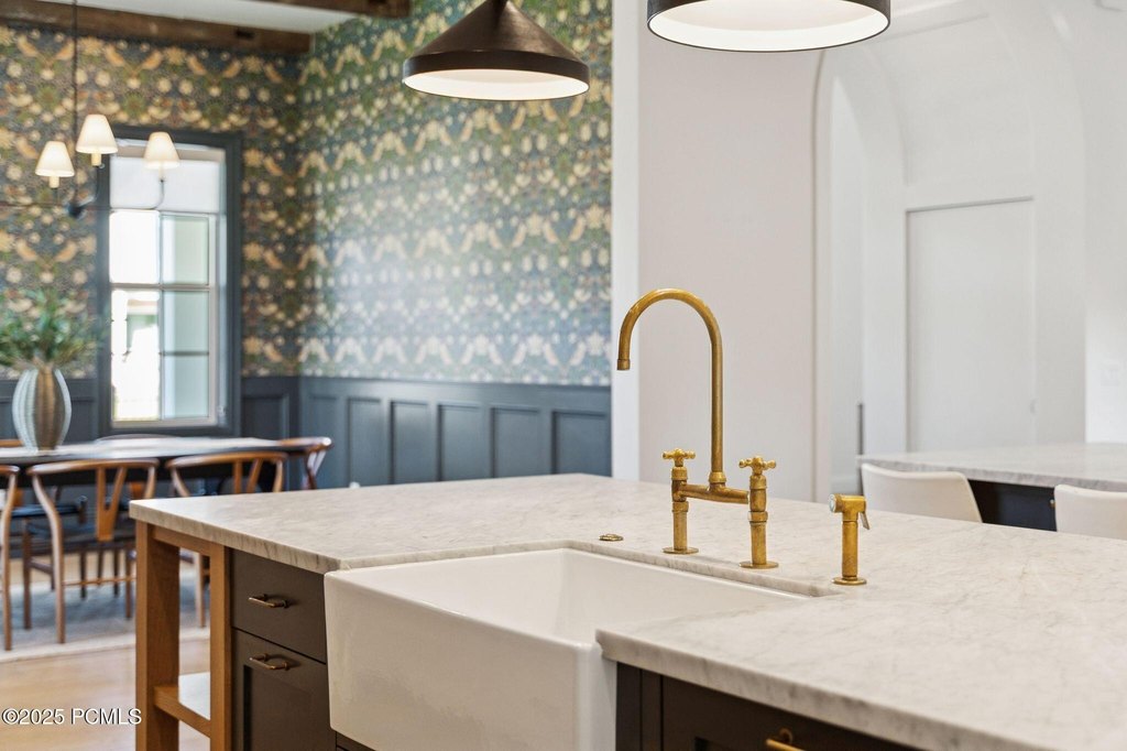 Midway, Utah, 84049, United States, 5 Bedrooms Bedrooms, ,4.5 BathroomsBathrooms,Residential,Forsale,2000237