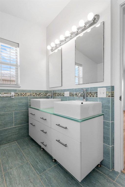 MARATHON, Florida, 33050, United States, 3 Bedrooms Bedrooms, ,2 BathroomsBathrooms,Residential,Forsale,2004343