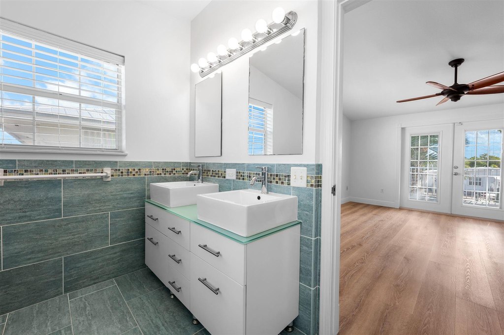 MARATHON, Florida, 33050, United States, 3 Bedrooms Bedrooms, ,2 BathroomsBathrooms,Residential,Forsale,2004343