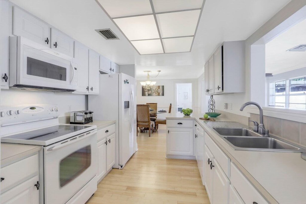 Marco Island, Florida, 34145, United States, 3 Bedrooms Bedrooms, ,2 BathroomsBathrooms,Residential,Forsale,1998630