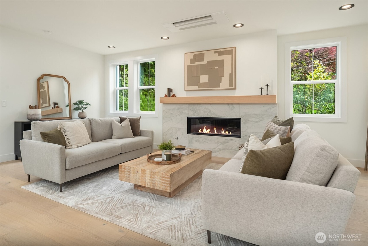 Kirkland, Washington, 98033, United States, 5 Bedrooms Bedrooms, ,4 BathroomsBathrooms,Residential,Forsale,1990717