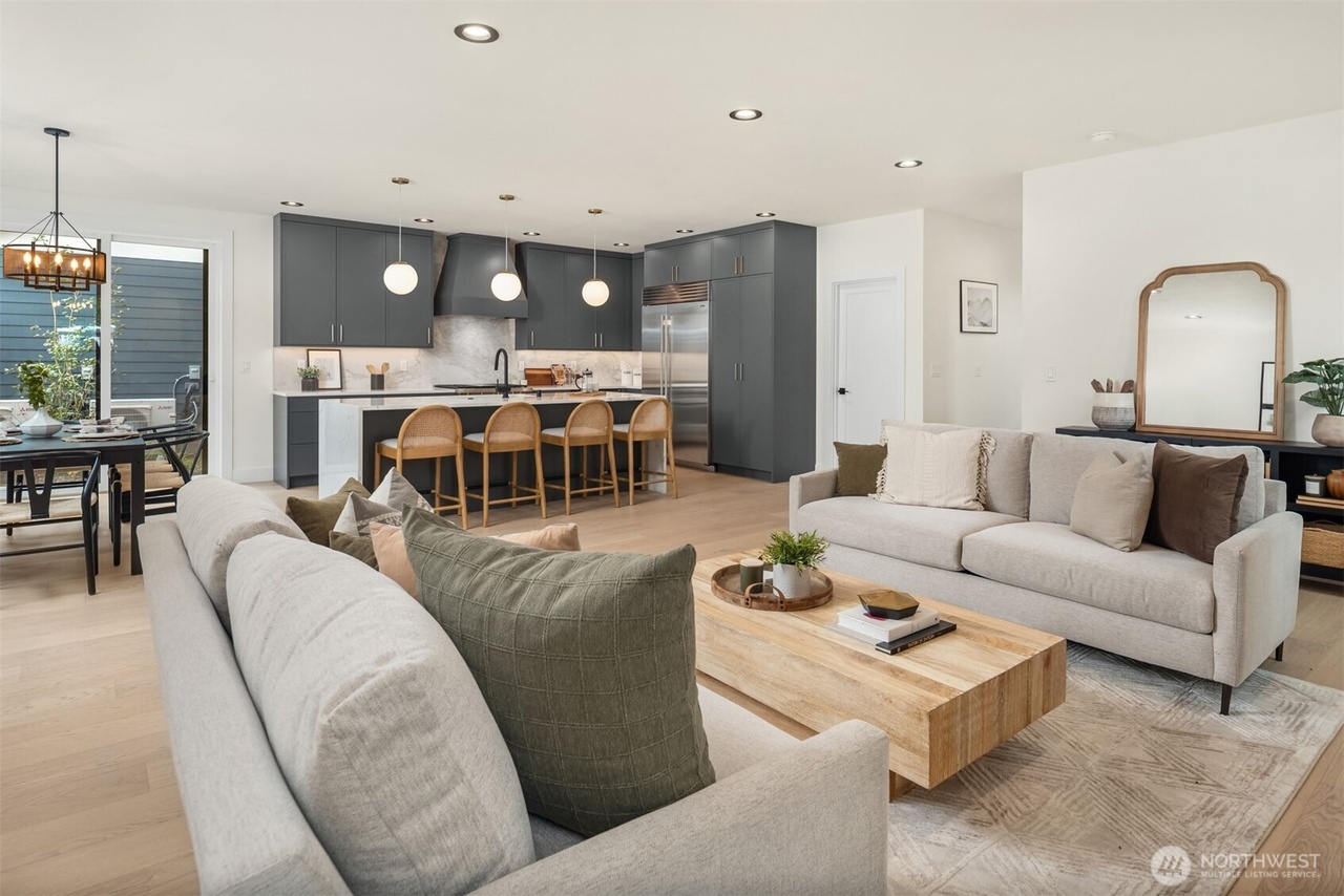 Kirkland, Washington, 98033, United States, 5 Bedrooms Bedrooms, ,4 BathroomsBathrooms,Residential,Forsale,1990717