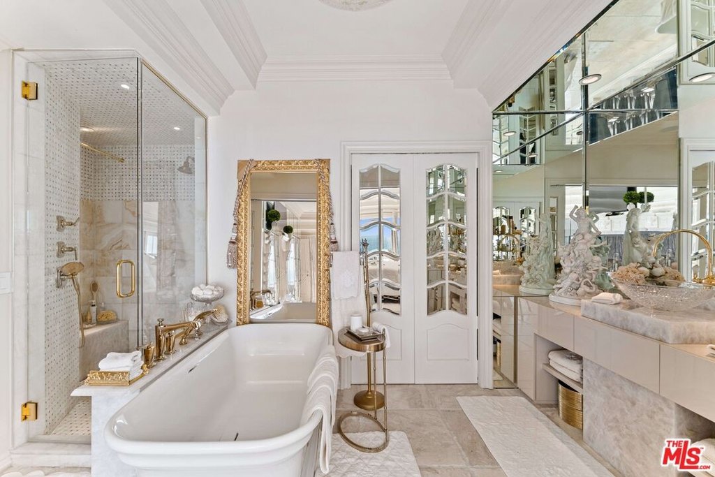 Malibu, California, 90265, United States, 3 Bedrooms Bedrooms, ,2.5 BathroomsBathrooms,Residential,Forsale,2009631