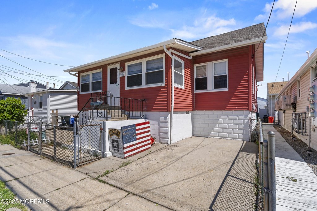 Seaside Heights, New Jersey, 08751, United States, 3 Bedrooms Bedrooms, ,1 BathroomBathrooms,Residential,Forsale,2004847