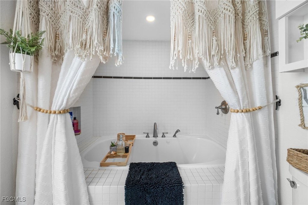 Sanibel, Florida, 33957, United States, 3 Bedrooms Bedrooms, ,2 BathroomsBathrooms,Residential,Forsale,1998641