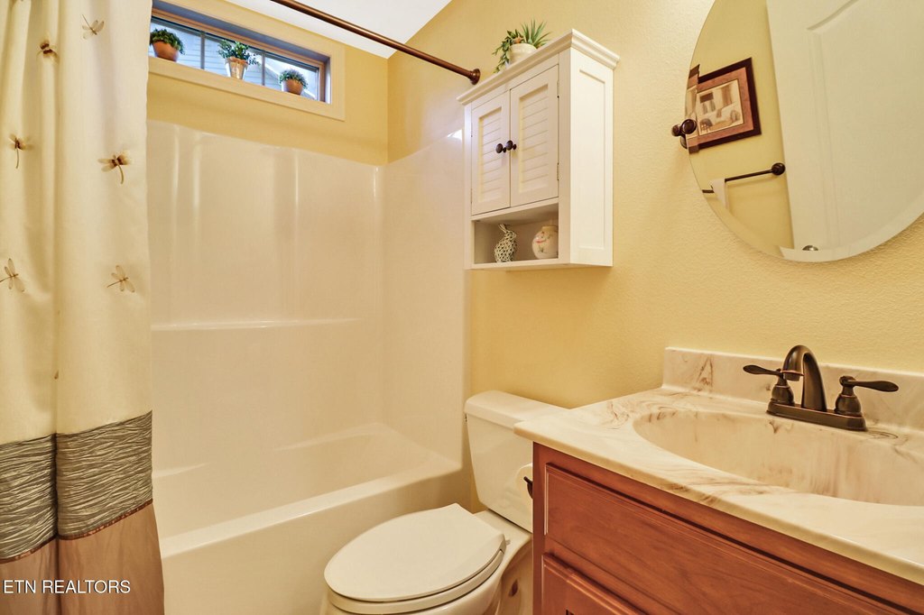 Crossville, Tennessee, 38558, United States, 3 Bedrooms Bedrooms, ,2 BathroomsBathrooms,Residential,Forsale,1996594