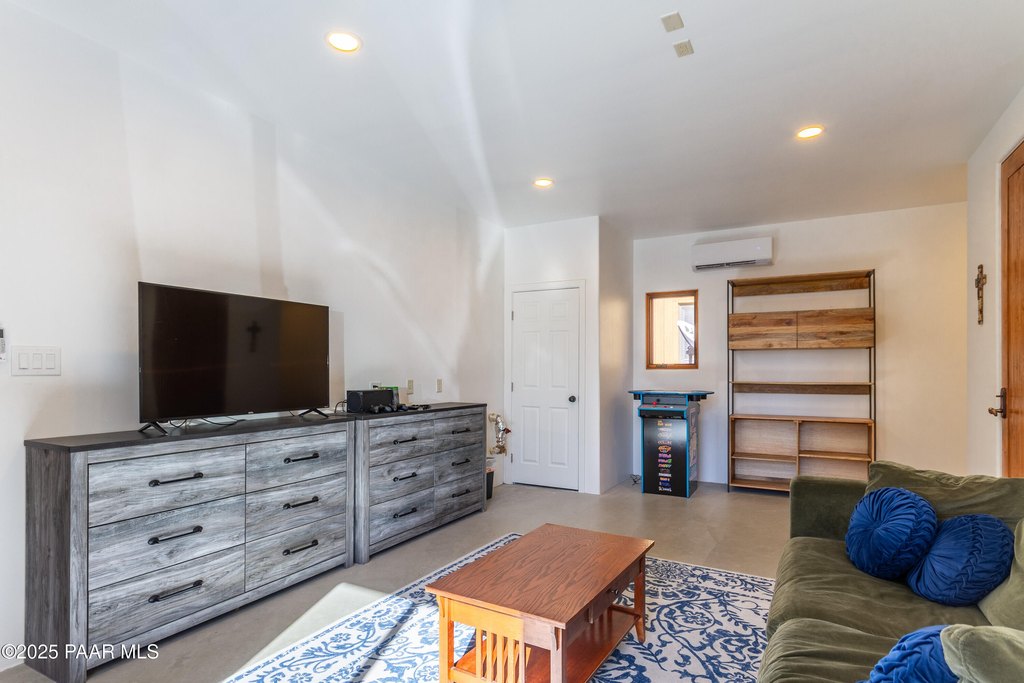 Prescott, Arizona, 86305, United States, 3 Bedrooms Bedrooms, ,3 BathroomsBathrooms,Residential,Forsale,2004520