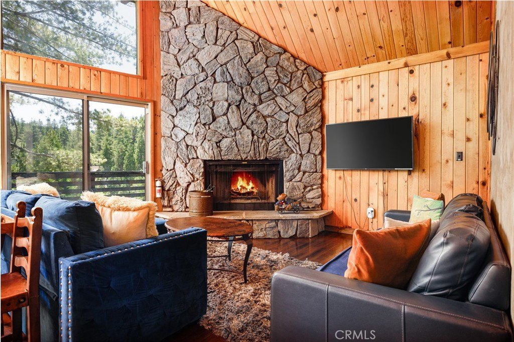 Lake Arrowhead, California, 92352, United States, 3 Bedrooms Bedrooms, ,3 BathroomsBathrooms,Residential,Forsale,1953305