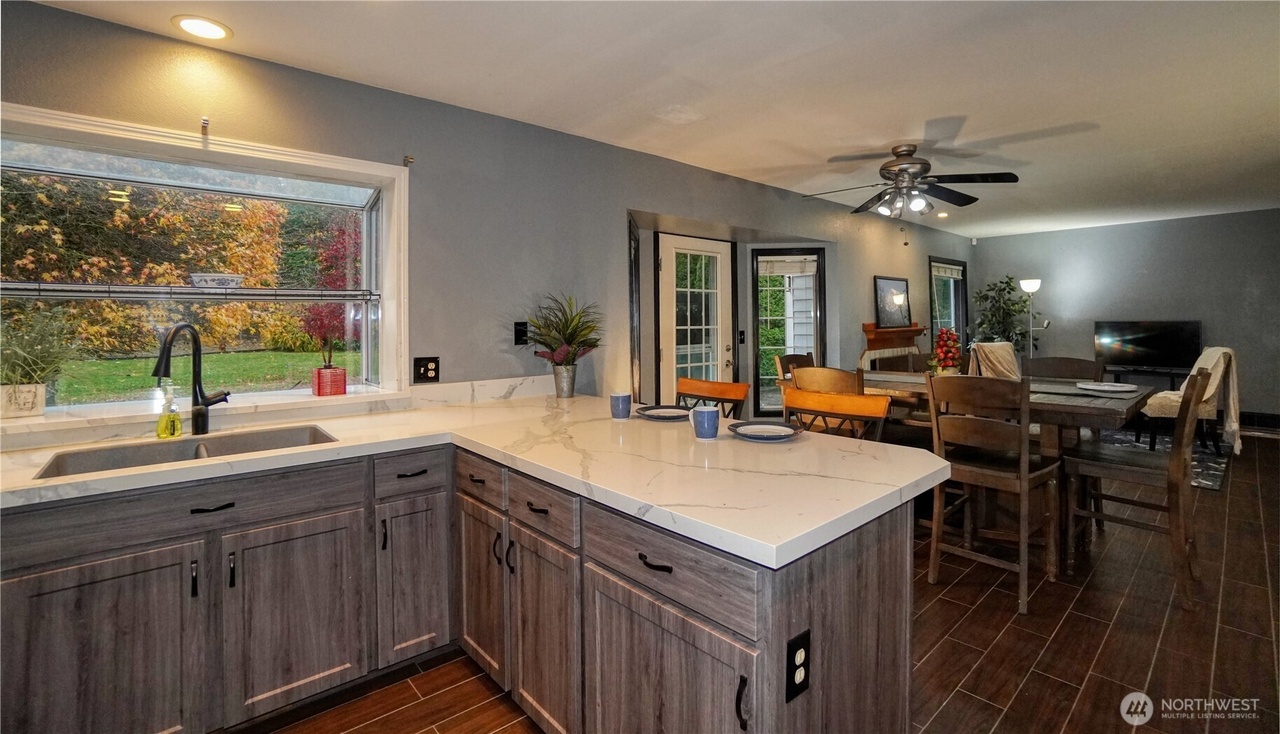 Maple Valley, Washington, 98038, United States, 4 Bedrooms Bedrooms, ,2 BathroomsBathrooms,Residential,Forsale,1990719