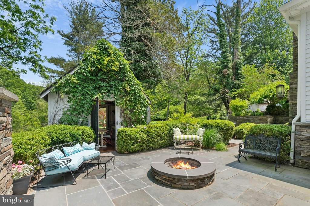 EAST STROUDSBURG, Pennsylvania, 18302, United States, 4 Bedrooms Bedrooms, ,4.5 BathroomsBathrooms,Residential,Forsale,1971847