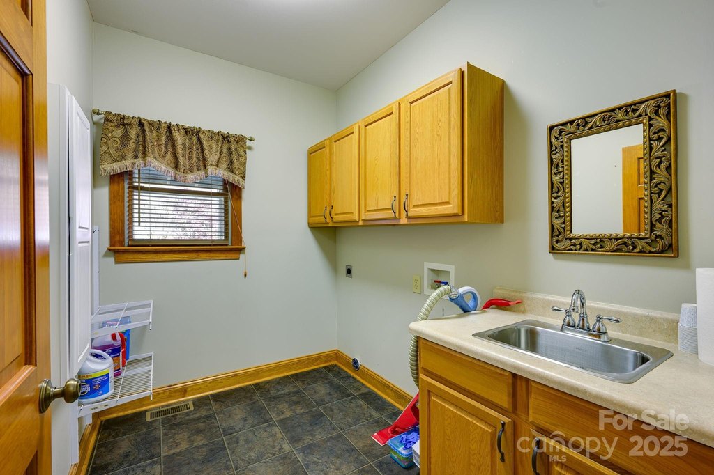 Newton, North Carolina, 28658, United States, 3 Bedrooms Bedrooms, ,2.5 BathroomsBathrooms,Residential,Forsale,2007721