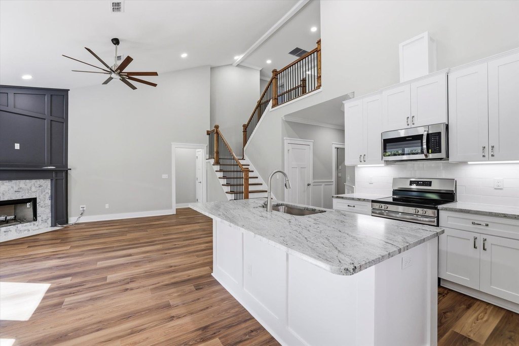 Tallahassee, Florida, 32312, United States, 5 Bedrooms Bedrooms, ,3.5 BathroomsBathrooms,Residential,Forsale,1995099