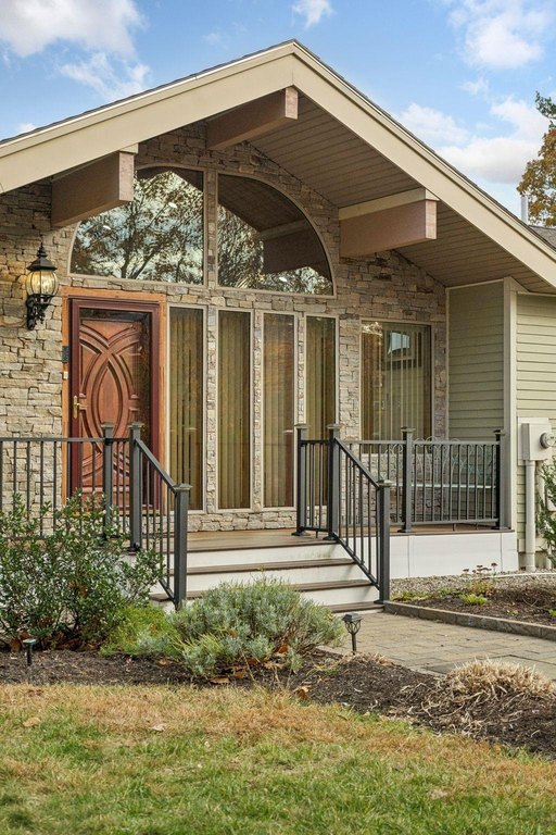 Alton, New Hampshire, 03810, United States, 3 Bedrooms Bedrooms, ,3.5 BathroomsBathrooms,Residential,Forsale,2004704