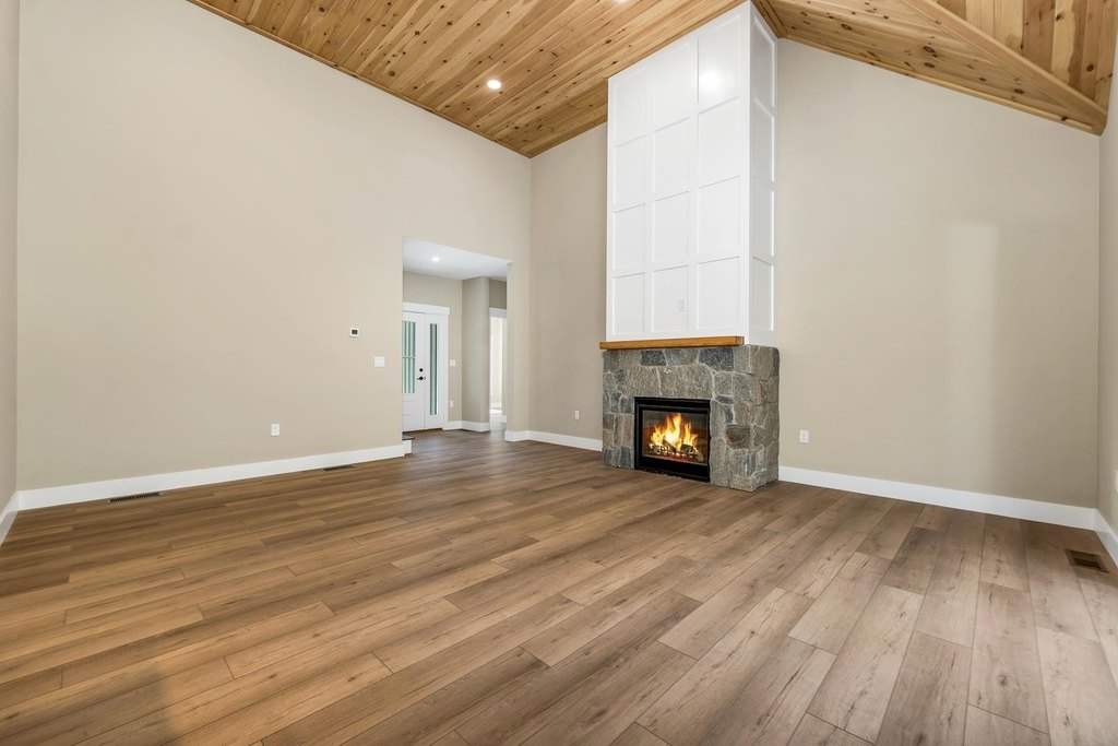 Laconia, New Hampshire, 03246, United States, 3 Bedrooms Bedrooms, ,2.5 BathroomsBathrooms,Residential,Forsale,1953804