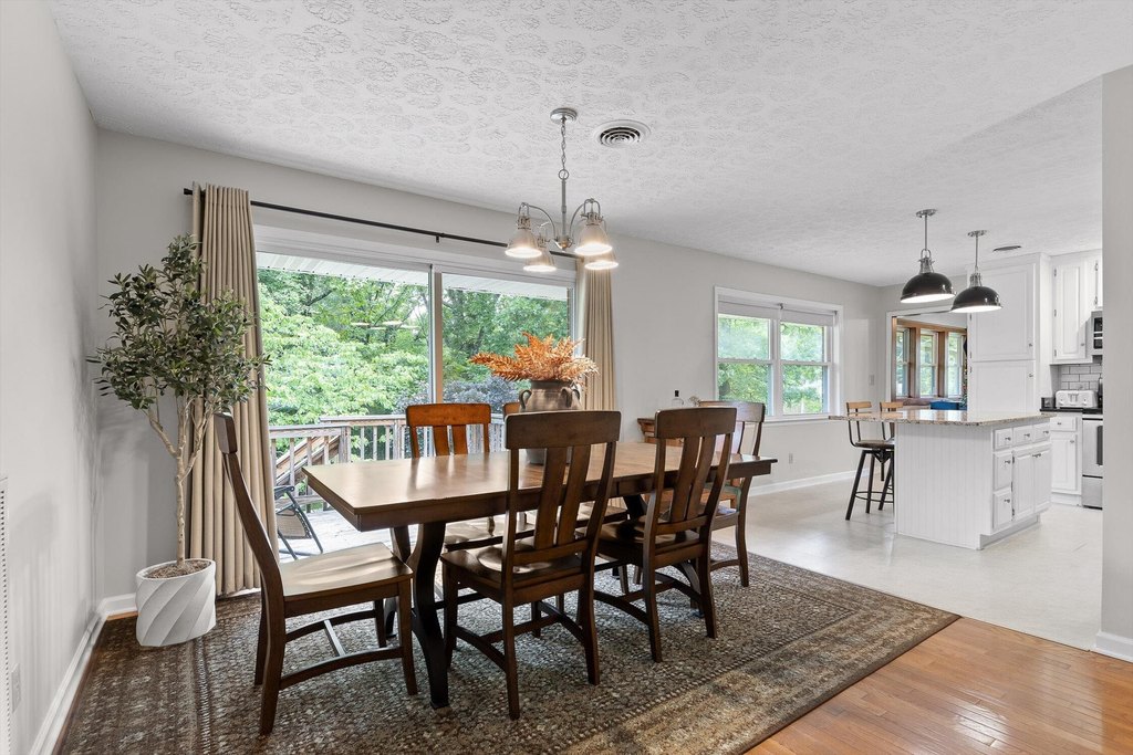 Signal Mountain, Tennessee, 37377, United States, 4 Bedrooms Bedrooms, ,4 BathroomsBathrooms,Residential,Forsale,1894388